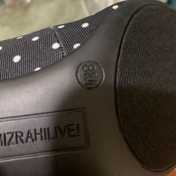 Isaac Mizrahi Black heels with white dots and white piping - Picture 9 of 10